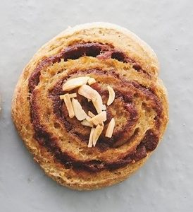 Kanelsnegl med dadelfyld